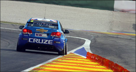 Rob Huff pilotant la Chevrolet Cruze (Photo: WTCC)