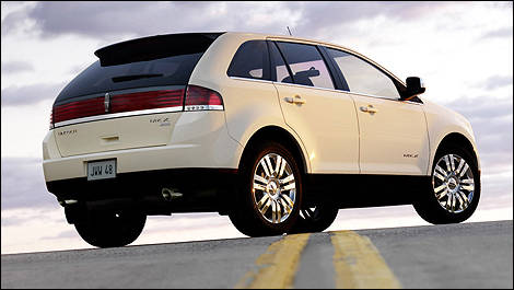 2007 Lincoln MKX rear 3/4 view