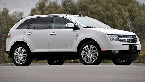 2010 Lincoln MKX front 3/4 view