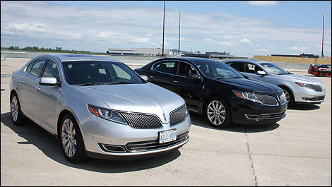 2013 Lincoln MKS front 3/4 view