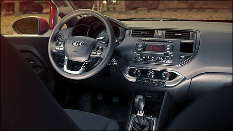 Kia Rio 5 portes 2012 tableau de bord