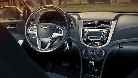 Hyundai Accent 2012 tableau de bord