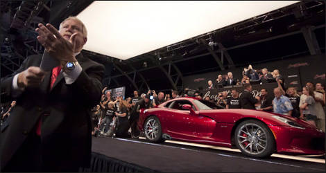 La Viper SRT 2013 tr&egrave;s populaire aupr&egrave;s de la foule de l'encan Barrett Jackson (Photo: ALMS.com)