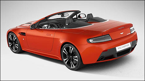 Aston Martin V12 Vantage Roadster vue 3/4 arri&egrave;re