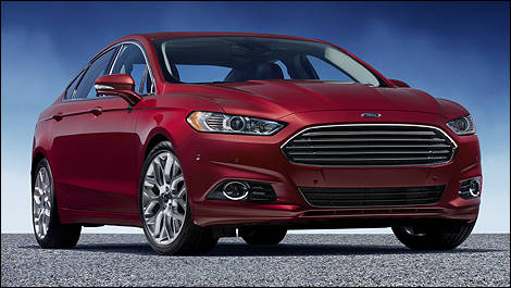 2013 Ford Fusion front 3/4 view