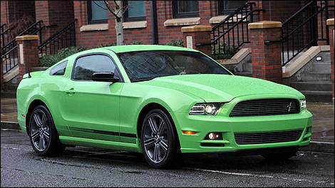 Ford Mustang V6 2013 vue 3/4 avant