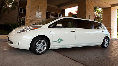 Nissan LEAF transformée en limousine vue côté gauche