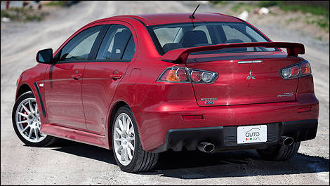 Mitsubishi Lancer Evolution 2012 vue 3/4 arrière