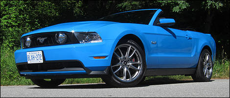 2012 Ford Mustang GT convertible front 3/4 view