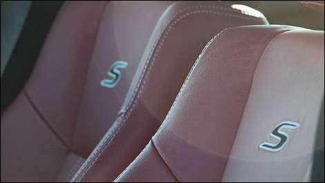 2012 Chrysler 300 S V6 front seats