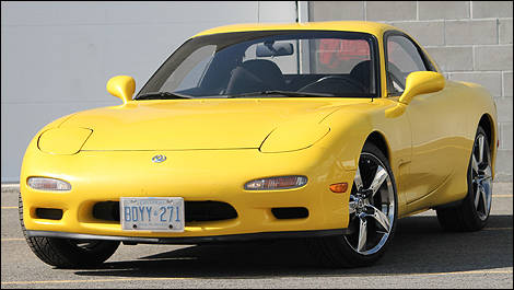 1993 Mazda RX-7 front 3/4 view