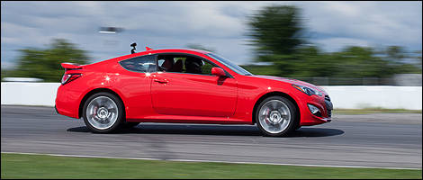 2013 Hyundai Genesis Coupe 2.0T R-Spec right side view