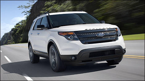 2013 Ford Explorer Sport front 3/4 view