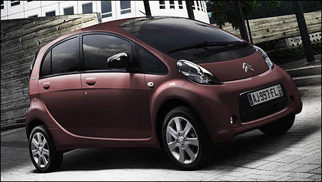 Citro&euml;n C-Zero front 3/4 view