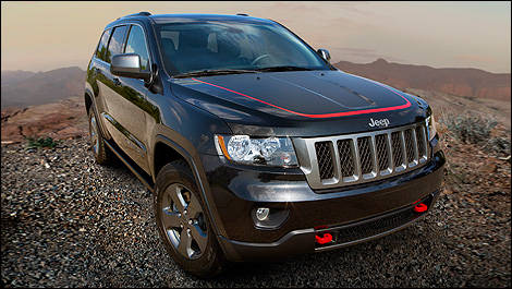 2013 Jeep Grand Cherokee Trailhawk front 3/4 view