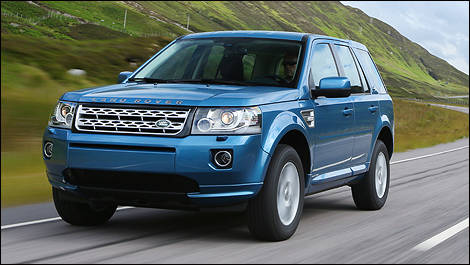 2013 Land Rover LR2 front 3/4 view
