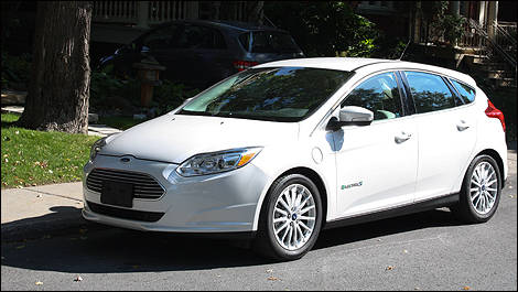 2012 Ford Focus 3/4 front view