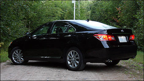 2011 Lexus ES 350 3/4 rear view