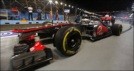 F1 McLaren pitlane