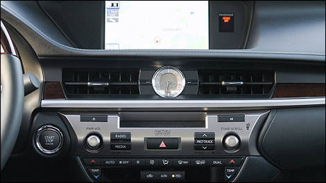 2013 Lexus ES 350 dashboard