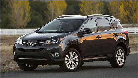 2013 Toyota RAV4 front 3/4 view