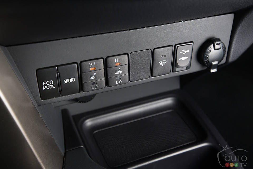 Рав 4 кнопку. Toyota rav4, 2009 кнопка ESP. Кнопка для Тойота рав 4. Кнопки Тойота рав 4 2014 г. Кнопка Set Toyota rav4 2021.