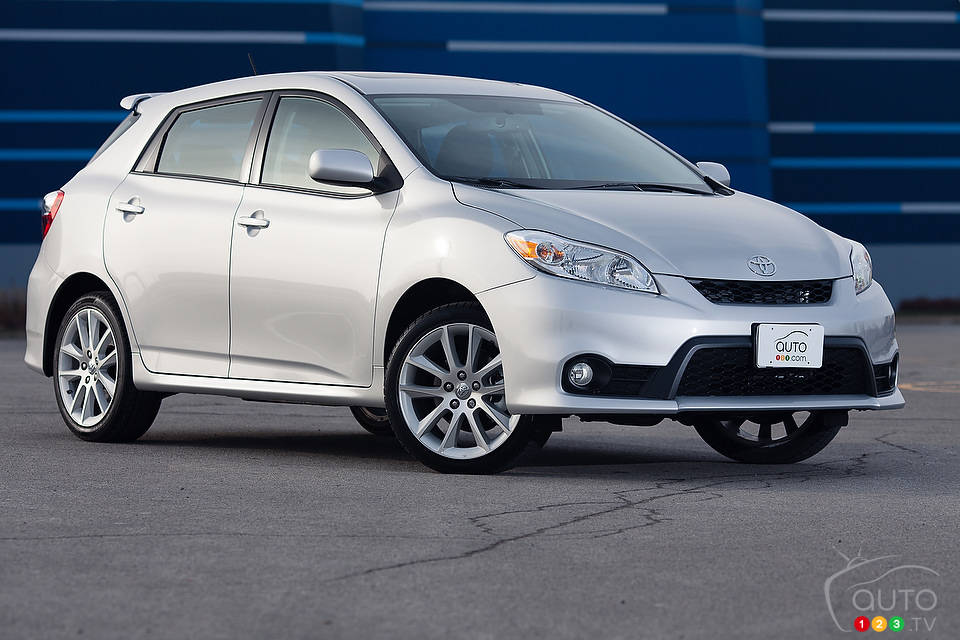 13 Toyota Matrix Xrs Car Reviews Auto123