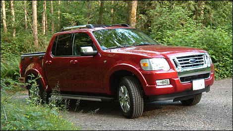 2008 Ford Explorer Sport Track front 3/4 view