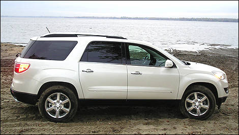 2007 Saturn Outlook XR AWD side view