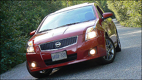 Nissan Sentra SER spec V 2010 vue 3/4 avant