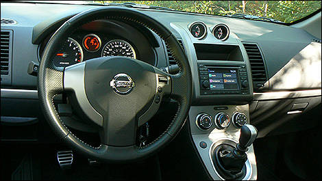 Nissan Sentra SER spec V 2010 intérieur