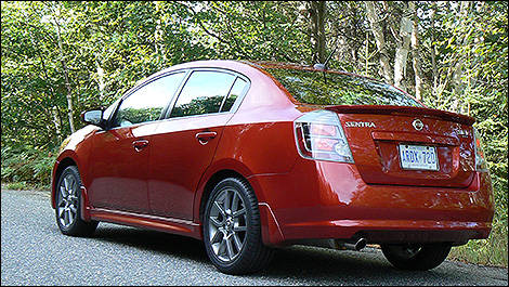 Nissan Sentra SER spec V 2010 vue 3/4 arrière