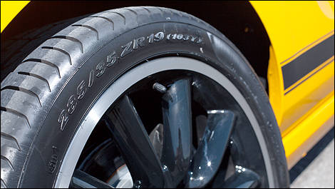 2013 Ford Mustang Boss 302 tire