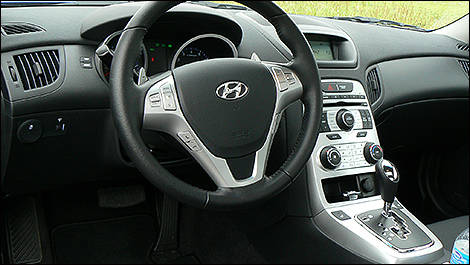 Hyundai Genesis Turbo 2010 intérieur