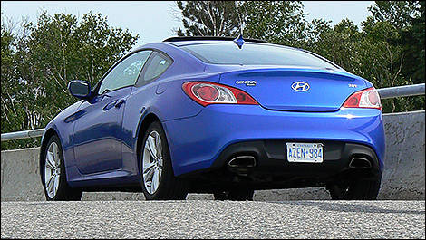 Hyundai Genesis Turbo 2010 vue 3/4 arrière