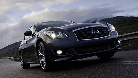 2013 Infiniti M 3/4 view