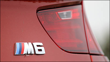 BMW M6 Coupé 2013 détail du logo
