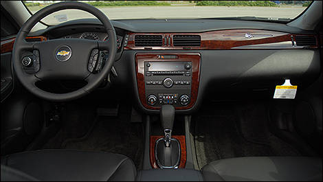 2009 Chevrolet Impala LTZ driver's cockpit