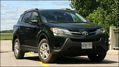 Toyota RAV4 LE 2013 vue 3/4 avant