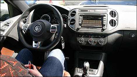 2013 Volkswagen Tiguan R-Line driver's cockpit