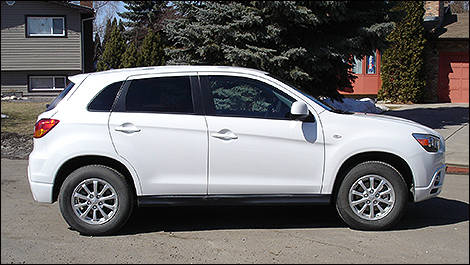 2011 Mitsubishi RVR side view