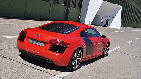 2013 Audi R8 e-tron rear 3/4 view