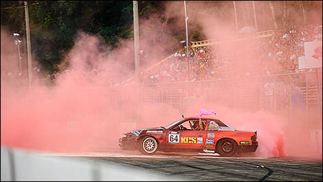 De la boucane rouge, pourquoi pas ! D&eacute;mo au Riverside Speedway de Ste-Croix