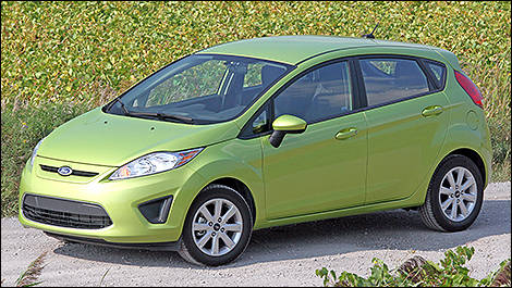 2014 Ford Fiesta SE hatchback 3/4 view