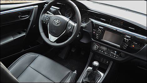 Toyota Corolla S 2014 habitacle