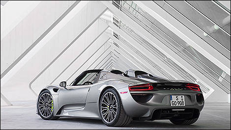 2015 Porsche 918 Spyder rear 3/4 view