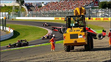 F1 Japan 2013 track marshals