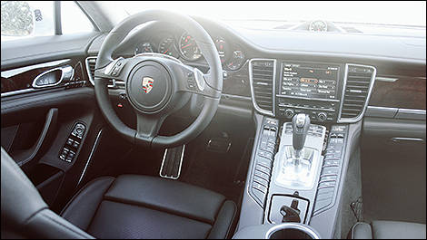 2014 Porsche Panamera Turbo Executive cabin