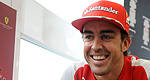 F1: Fernando Alonso joue au soccer contre Diego Maradona