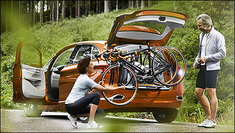 BMW Active Tourer Outdoor vue 3/4 arrière
